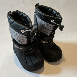Snow boots